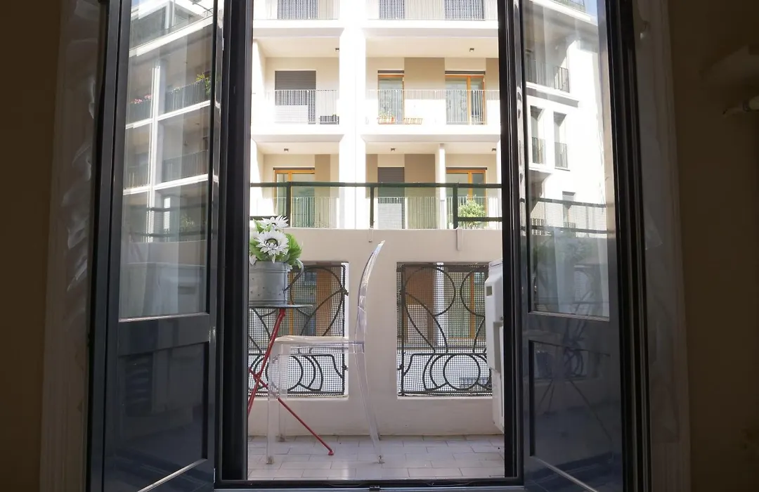 Wonderful Downtown Apartment-Hd Netflix, King-Size Bed, Two Minutes' Walk From Metro-1